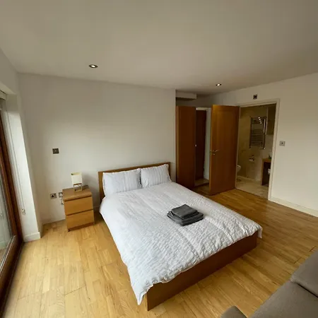 London City Ensuite Room Sharing House City Airport